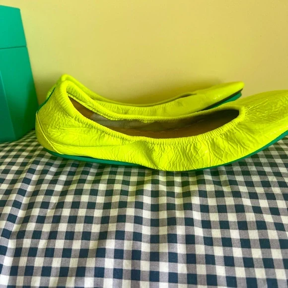 Tieks patent ballet flats  neon yellow size 8 EUC - Picture 7 of 9